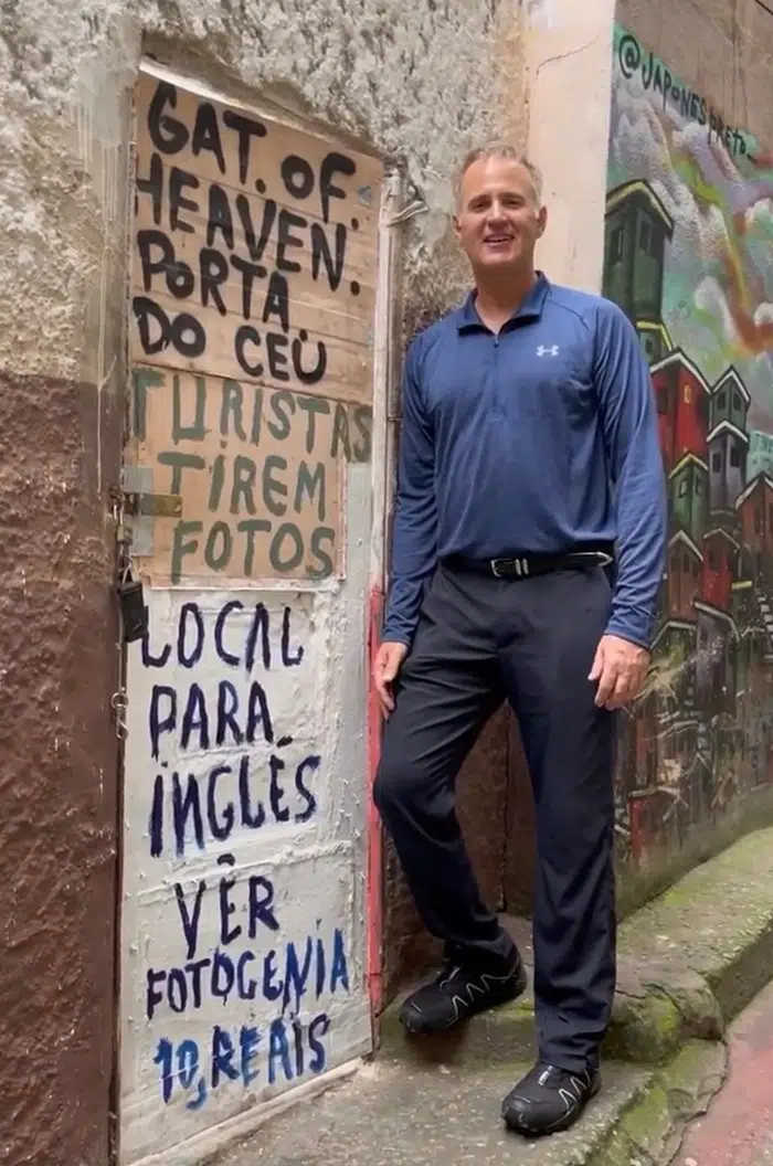 Dennis Hernandez visiting favela